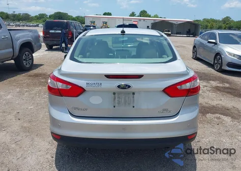 2014 Ford Focus Se z USA, uszkodzony, nr VIN 1FADP3F2XEL204016